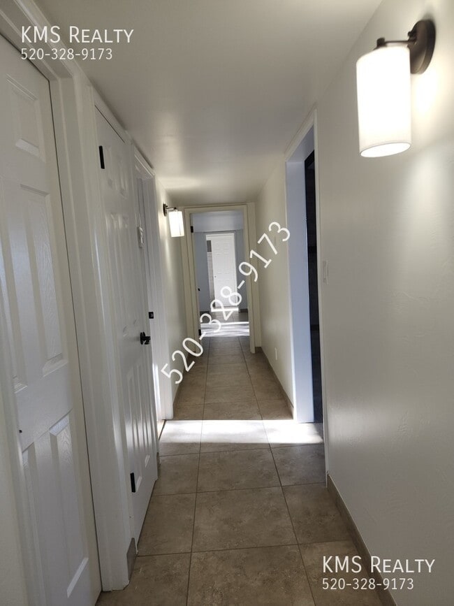 Building Photo - 500 E Eden Pl