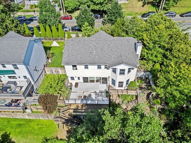 Building Photo - 349 Warburton Ave