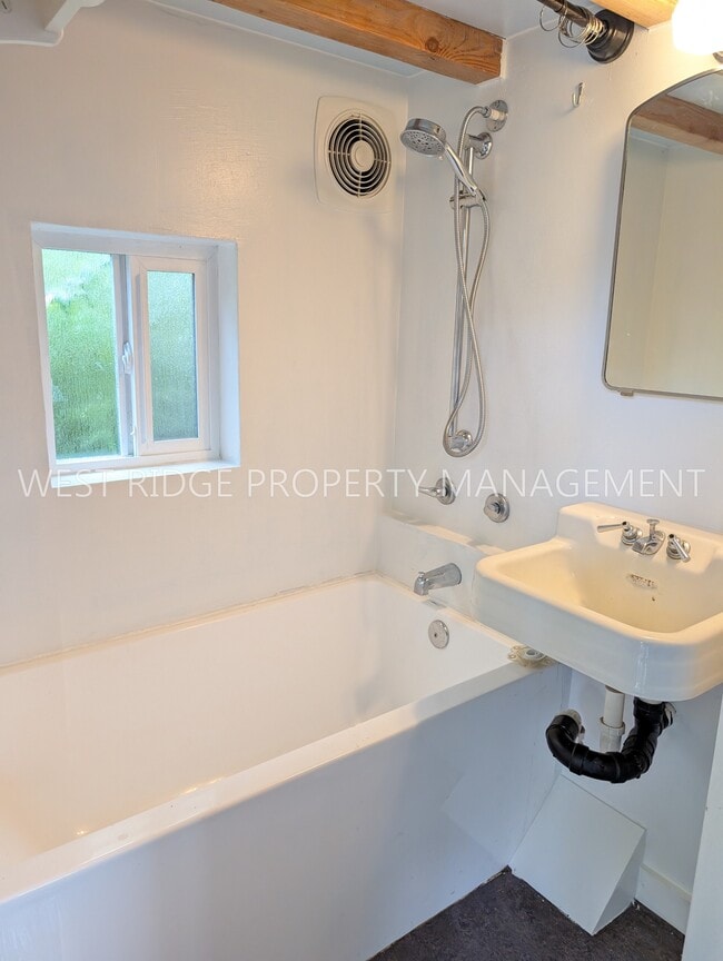 Building Photo - 5326 N Montana Ave