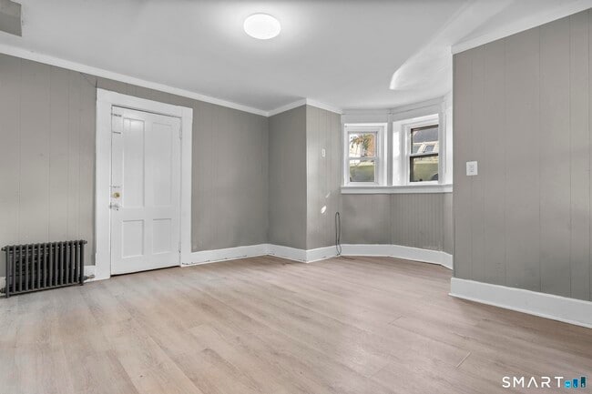 Building Photo - 18 Hobart St