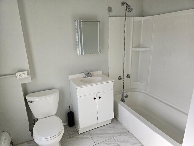 Building Photo - 197 Chestnut Ave