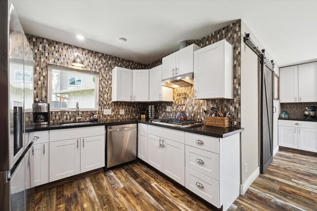 Building Photo - 18438 Point Lookout Dr