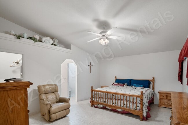 Building Photo - FURNISHED AVAILABLE OCTOBER 2025 - MAY 2026