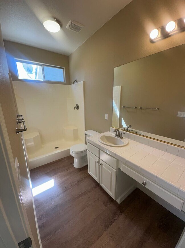Building Photo - Remodeled 4 Bedroom 2 Bathroom in Stonecrest