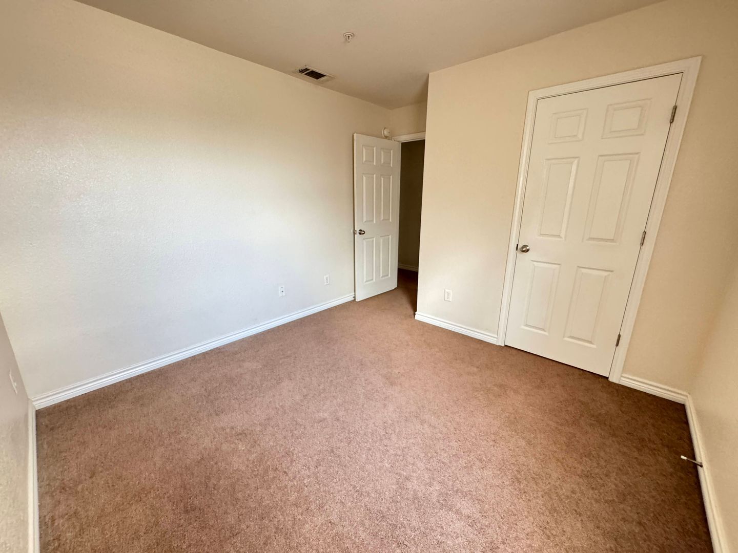Building Photo - 4002 Cambridge Dr