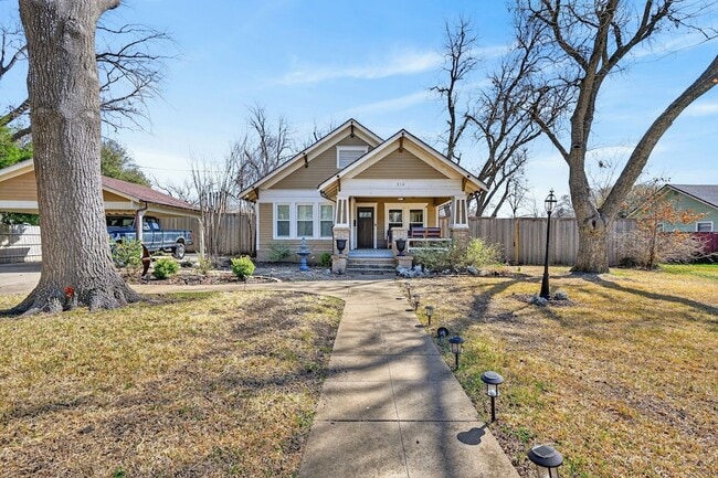 Building Photo - 212 N Grand Ave