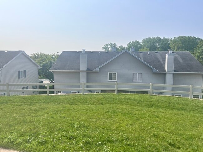 Building Photo - 646 White Ct