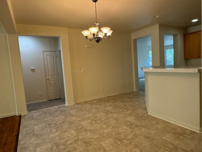 Building Photo - Available 9/1 Single level home in Lincoln...