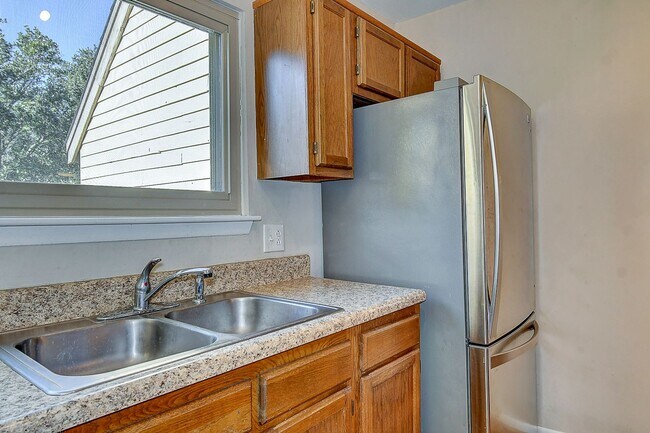 Building Photo - FOR RENT -  AEIRES ON THE BAY!