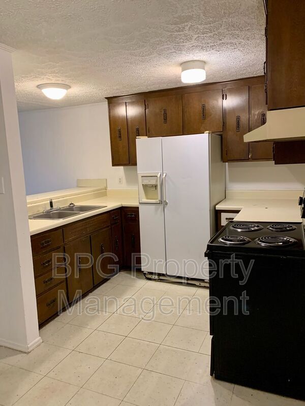 Building Photo - 123 Circle Dr