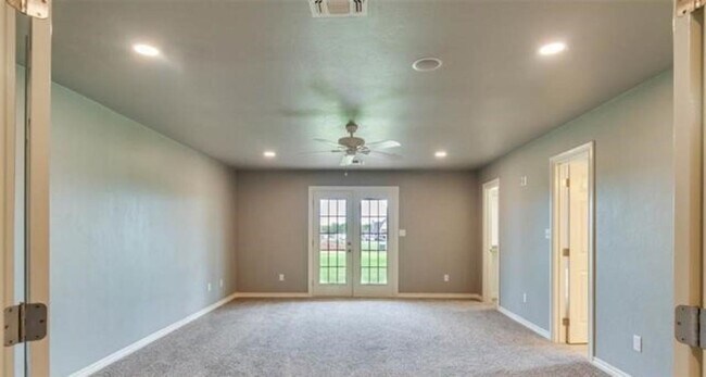 Building Photo - 640 SW Dani Ann Ln