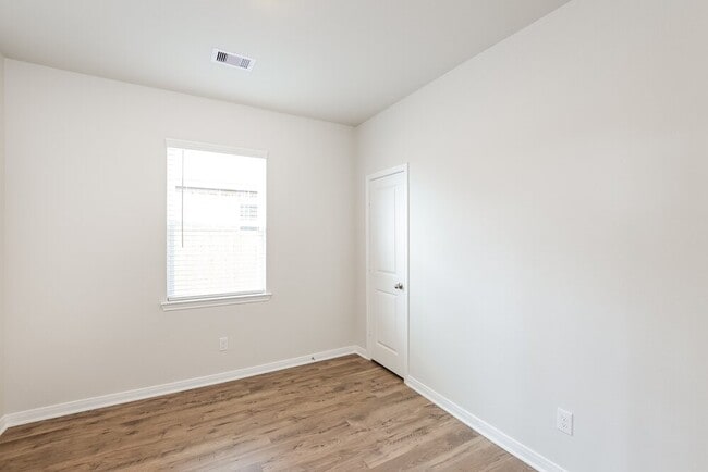 Building Photo - 428 Mustang Trot Dr