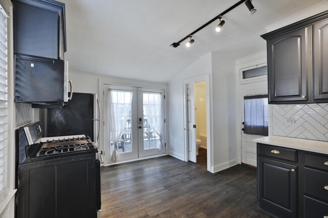 Building Photo - 476 Zimpfer St