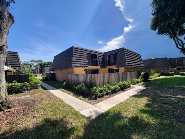 Building Photo - 3227 32nd Way