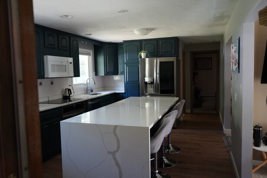 Building Photo - 3 Hickory Ln
