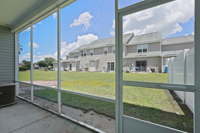 Building Photo - 10 Brown Thrasher Ct