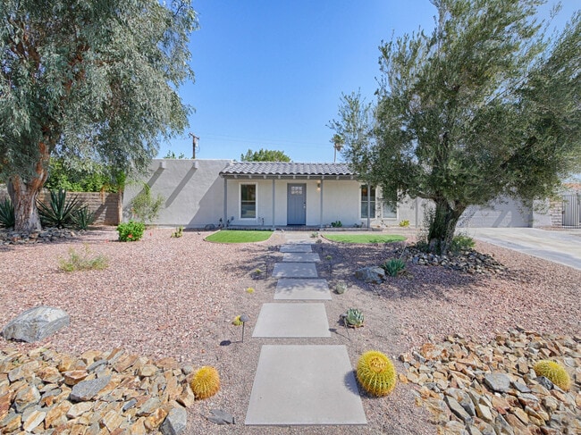 Primary Photo - 2210 E Powell Rd