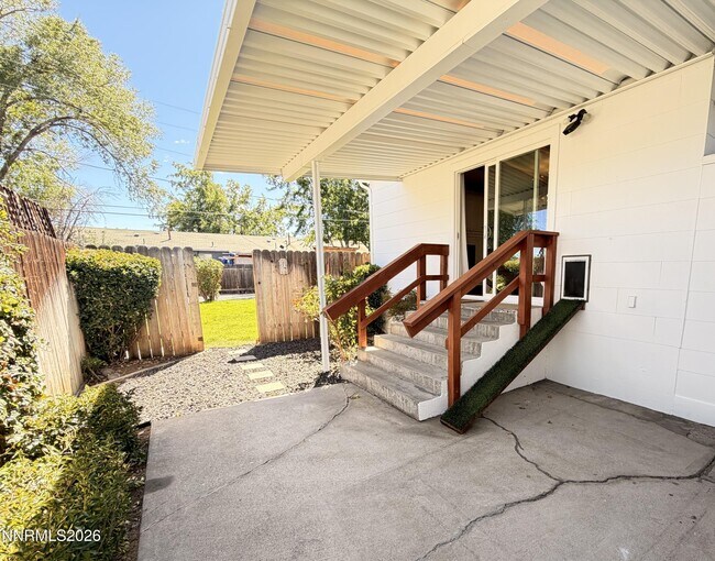 Building Photo - 751 Balzar Cir