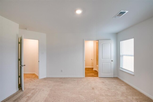 Building Photo - 609 Riverdale Dr