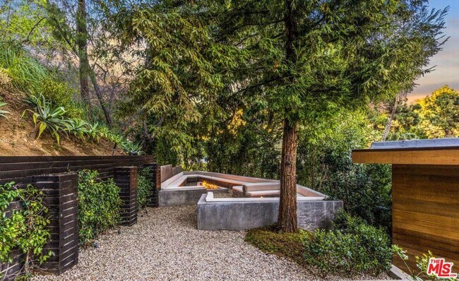 Building Photo - 727 N Beverly Glen Blvd