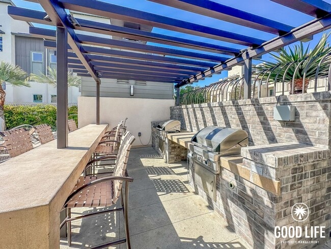 Building Photo - SD: Modern 3BD/3.5BA Townhome in Otay Ranch with Bonus Room, Private Patio & Whole-Home Water Sof...
