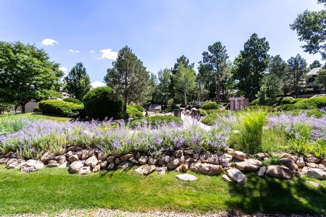 Building Photo - Charming home with Golf Course Views!!!