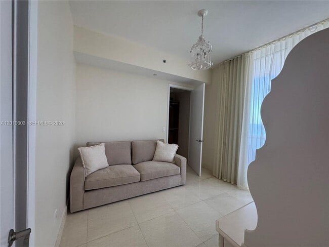 Building Photo - 15901 Collins Ave