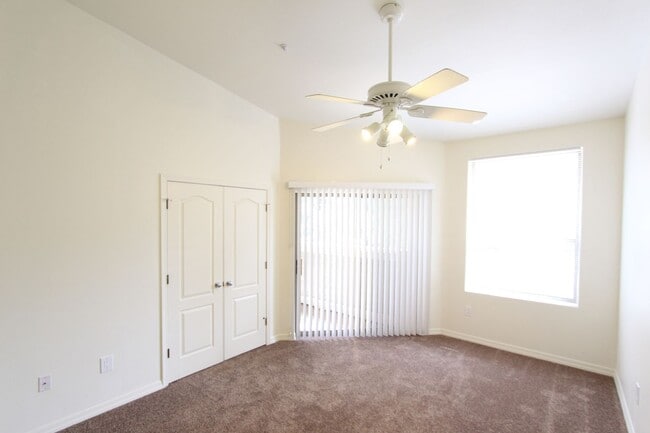 Building Photo - Light-Filled 2 Bed / 2 Bath Condo | 1,104 Sq Ft | Fireplace | Private Balcony