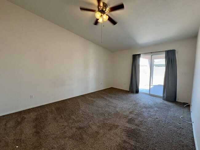 Building Photo - Nice Family Home