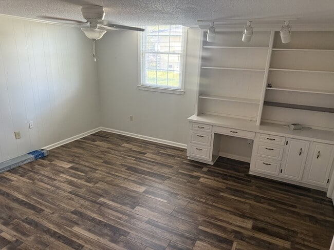 Building Photo - 412 Winwood Dr