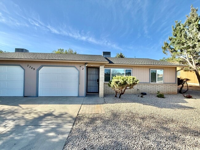 Building Photo - Newly Remodeled 2 bed 1 bath!
