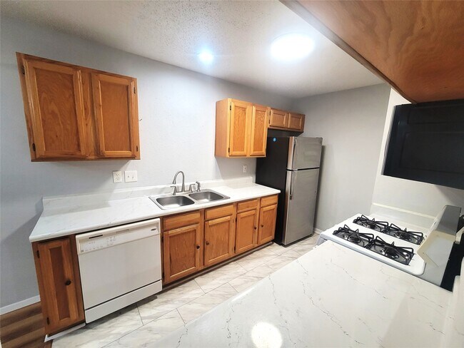 Building Photo - 22715 Braken Manor Ln
