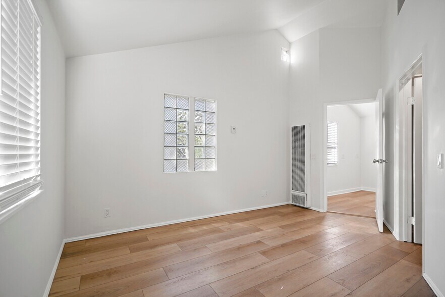 Building Photo - 632 Vernon Ave