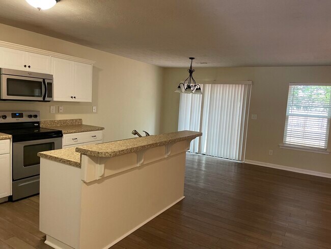Building Photo - 697 Fox Haven Dr