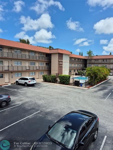 Building Photo - 3930 Crystal Lake Dr