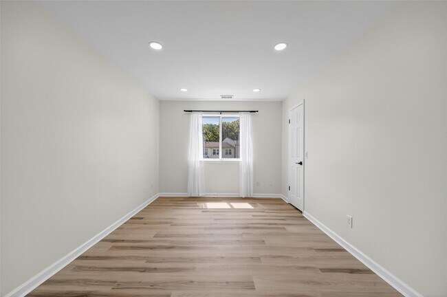Building Photo - 276 Temple Hill Rd