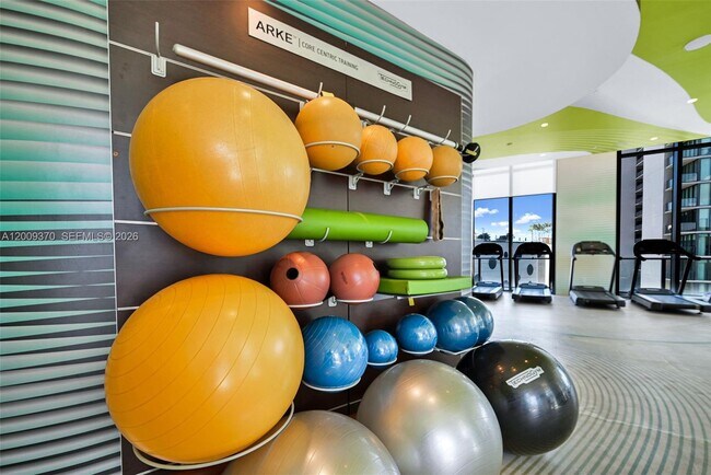 Building Photo - 501 NE 31st St