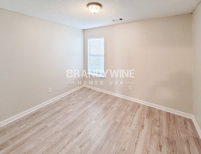 Building Photo - 4890 Phipps Dr