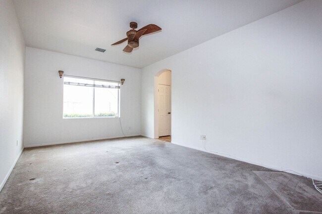 Building Photo - 3 Bedroom Plus Den in Quailwood