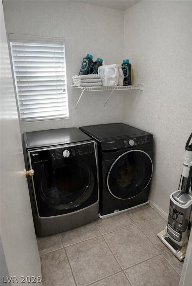 Building Photo - 5815 Field Breeze St