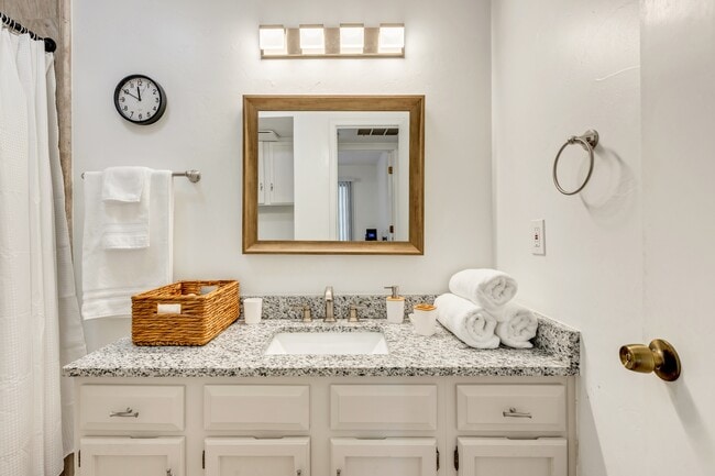 Building Photo - 11409 Springhollow Rd