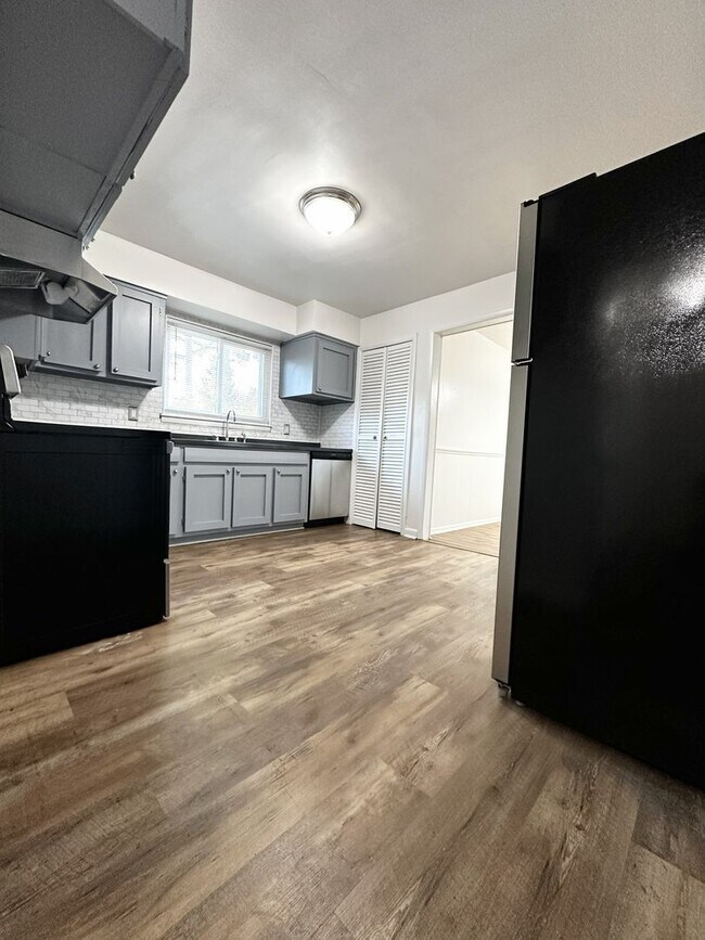 Building Photo - Well-Maintained 4-Bedroom in Haygood Area of Virginia Beach