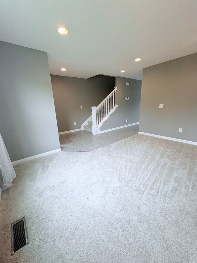 Building Photo - Stunning 3-bedroom, 3.5-bathroom home in Reynoldsburg