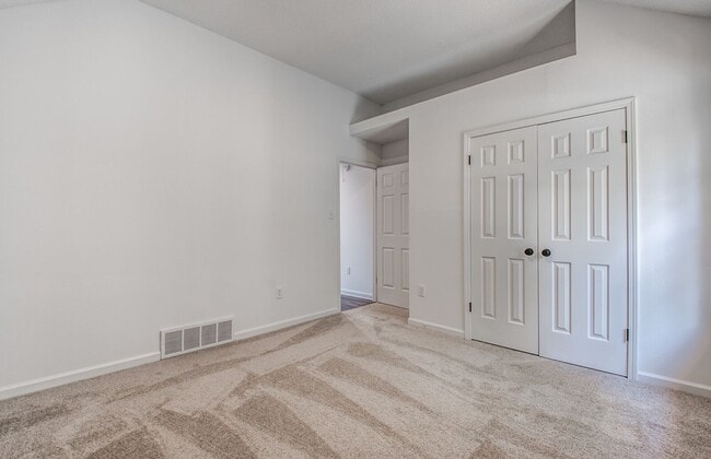 Building Photo - 5624 Annandale Dr
