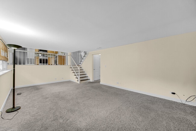 Building Photo - 12 W Beech Dr