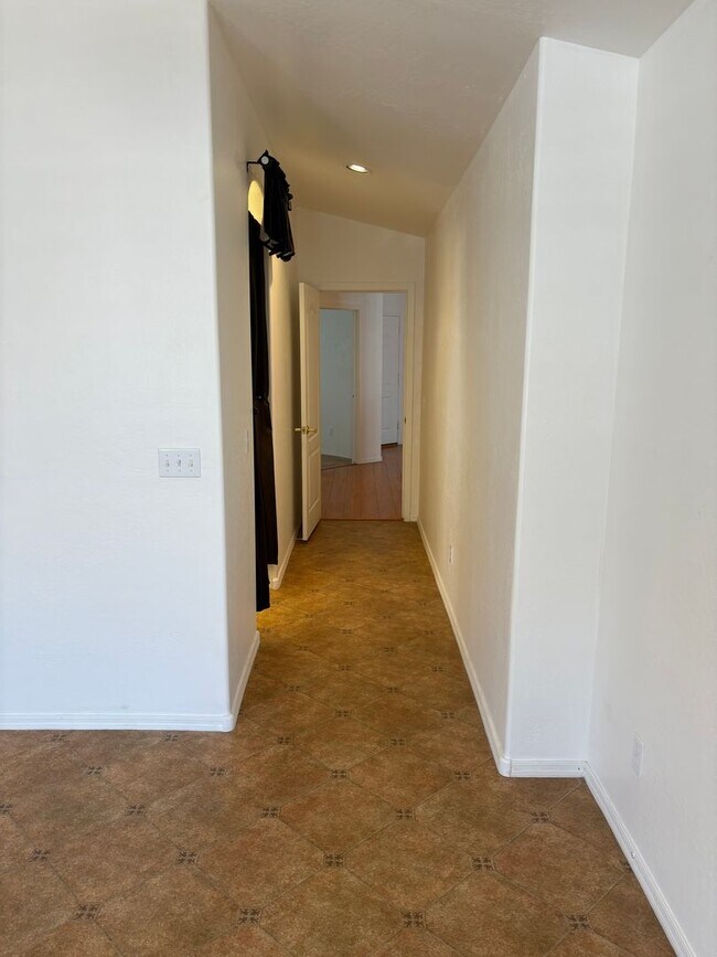Building Photo - Unfurnished, 1 Year Minimum - Procure Only