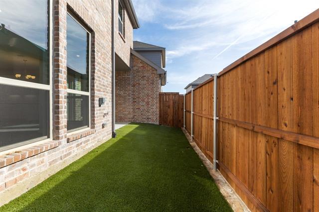 Building Photo - 621 Somerset Dr