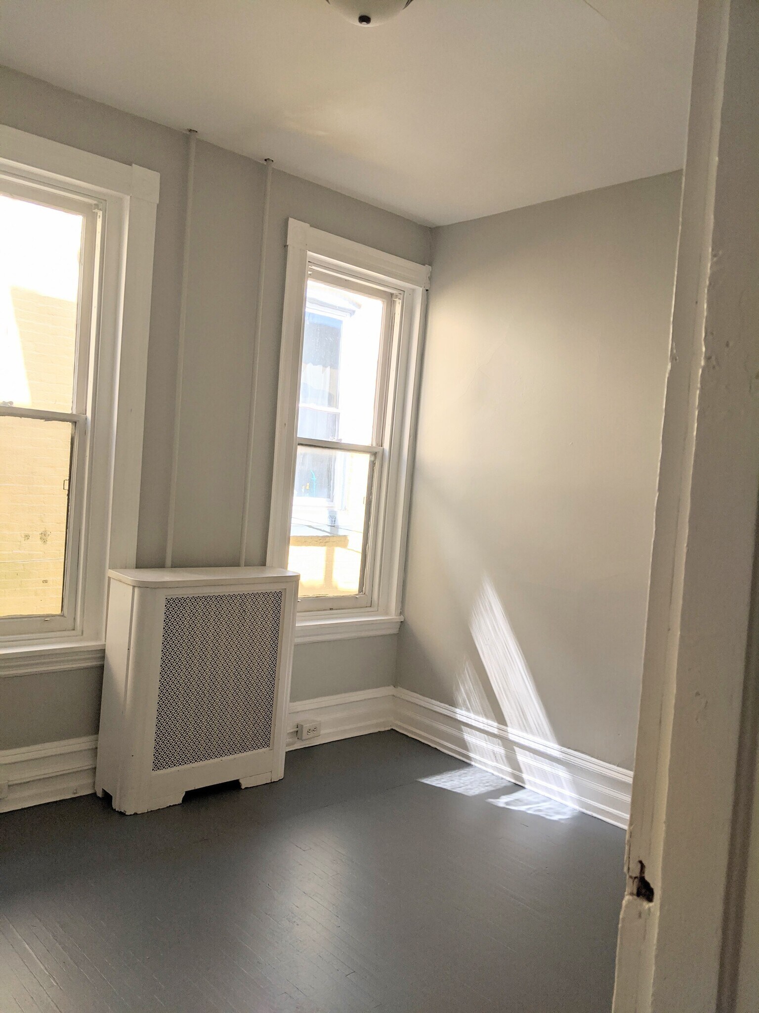 Bedroom 1: Spacious with high ceilings. - 935 N 5th St