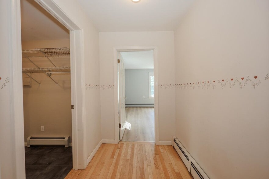 Building Photo - 55 Holbrook Hill Rd