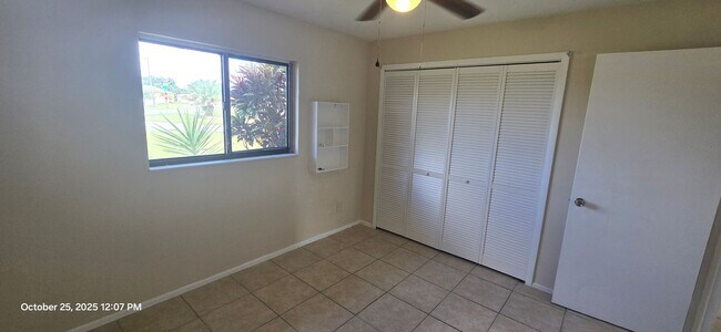 Building Photo - Welcome home! This beautifully updated Duplex 2BR/2BA